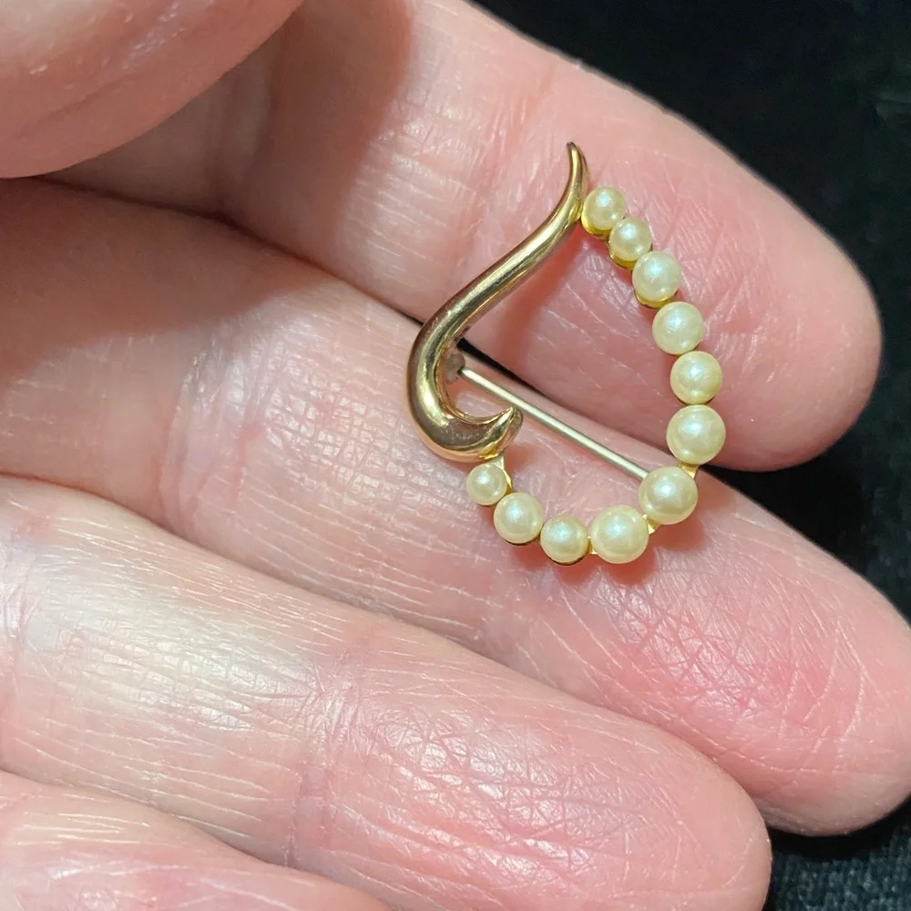 Vintage Gold filled pearl Heart Brooch